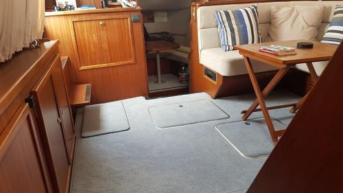 Fully fitted carpet on Broom 34